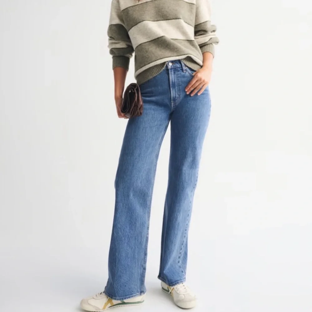 Abercrombie & Fitch high rise 90’s relaxed Jean size 32 - Picture 2 of 9